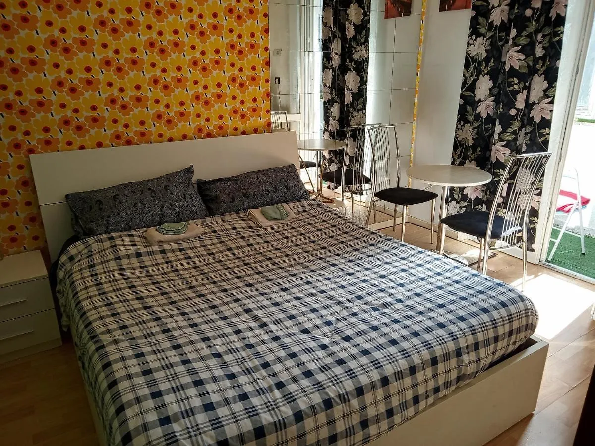 Floris Guest House Milano 0*,  Italia